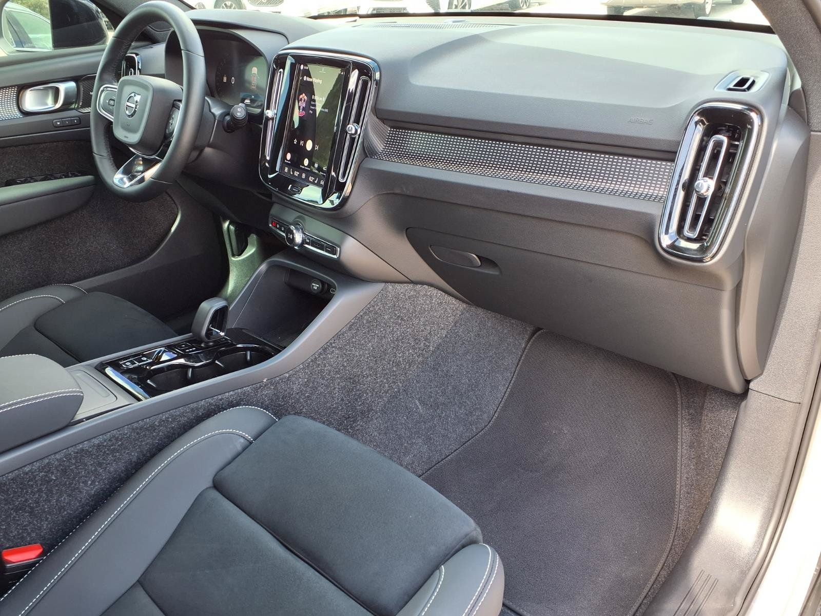 Certified 2025 Volvo XC40 B5 Ultra AWD/4WD image 10