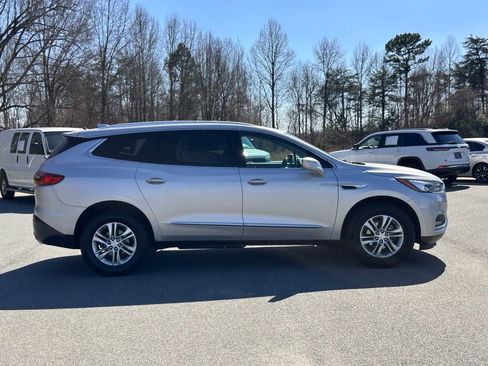 Used 2019 Buick Enclave Essence image 8