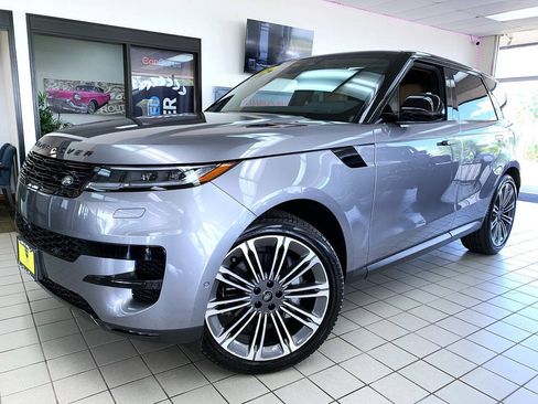 Used 2024 Land Rover Range Rover Sport SE AWD/4WD image 2