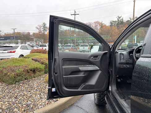 Used 2019 Chevrolet Colorado ZR2 image 11