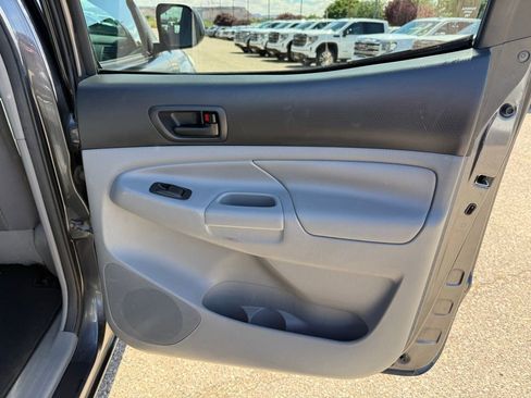 Used 2015 Toyota Tacoma 4x4 Double Cab w/ TRD Off-Road Package image 17