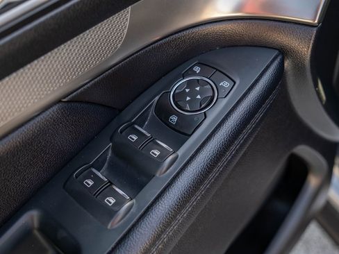 Used 2018 Ford Explorer XLT w/ Equipment Group 202A image 11