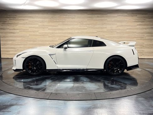 Used 2020 Nissan GT-R Premium image 20