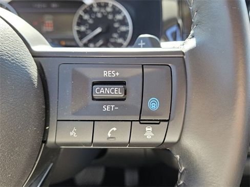 Used 2025 Nissan Pathfinder SV image 27