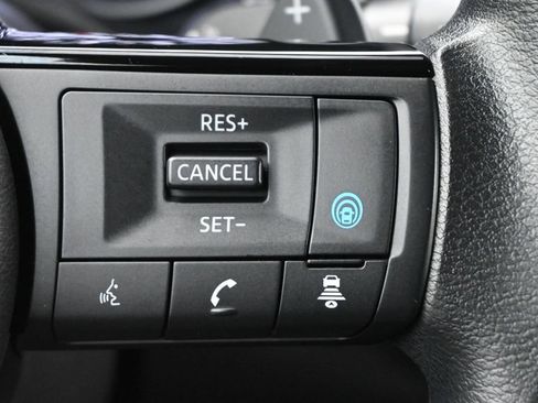 Used 2023 Nissan Rogue SV FWD image 7