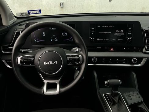 Used 2025 Kia Sportage LX image 13