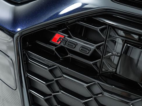 Used 2024 Audi RS 6 performance w/ Matte Carbon Package image 38