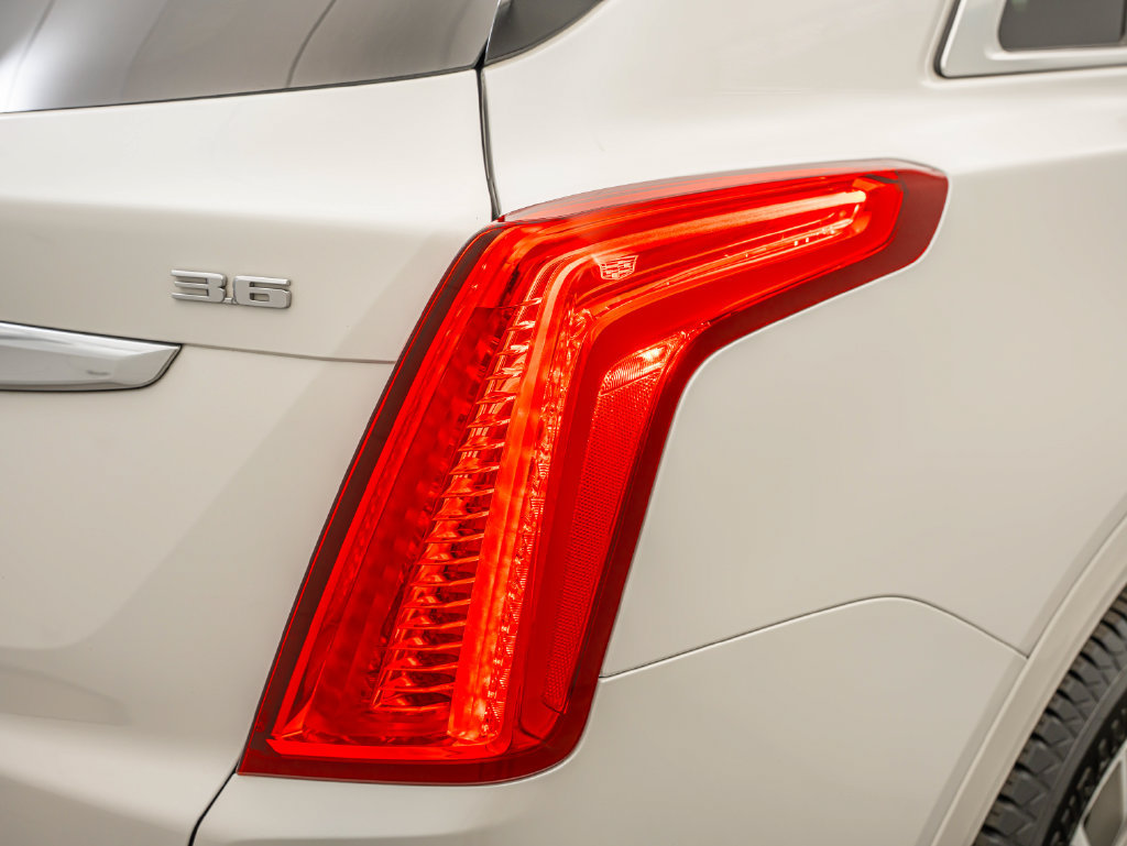 Used 2017 Cadillac XT5 Luxury w/ Driver Awareness Package FWD image 9