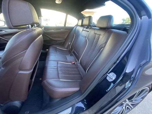 Used 2018 BMW M550i xDrive image 25