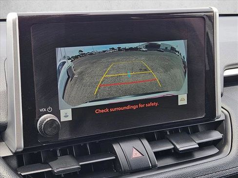 Used 2024 Toyota RAV4 XLE FWD image 17