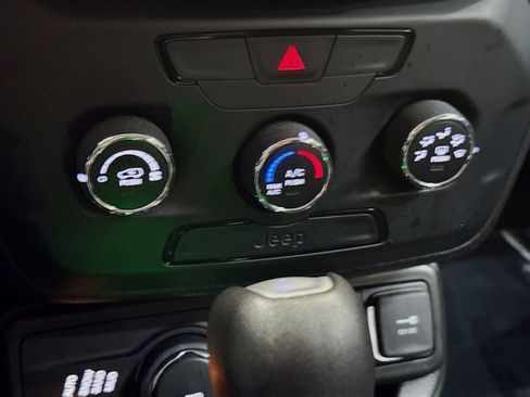 Used 2020 Jeep Renegade Sport w/ Sport Appearance Group AWD/4WD image 17