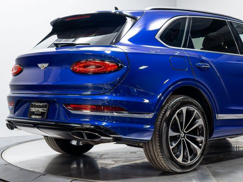 Used 2021 Bentley Bentayga w/ First Edition Specification AWD/4WD image 23