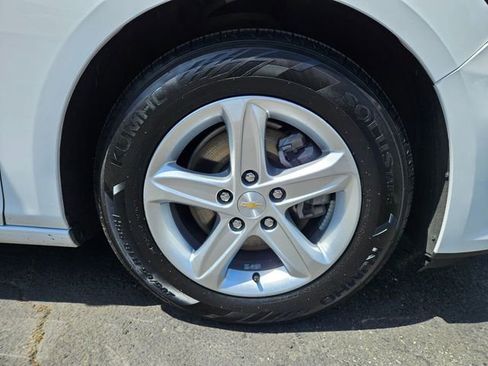 Used 2024 Chevrolet Malibu LT FWD image 3