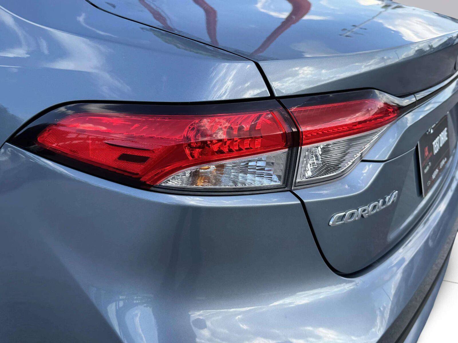 Used 2020 Toyota Corolla LE FWD image 14
