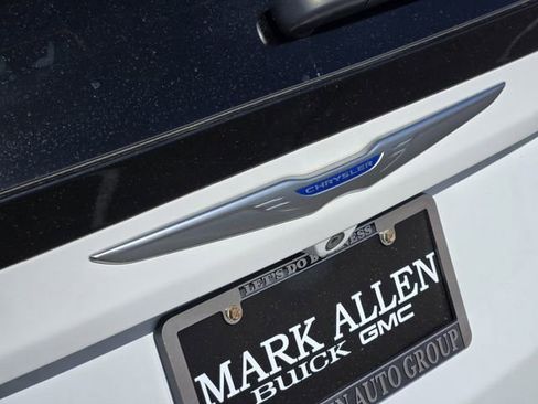 Used 2018 Chrysler Pacifica L image 11