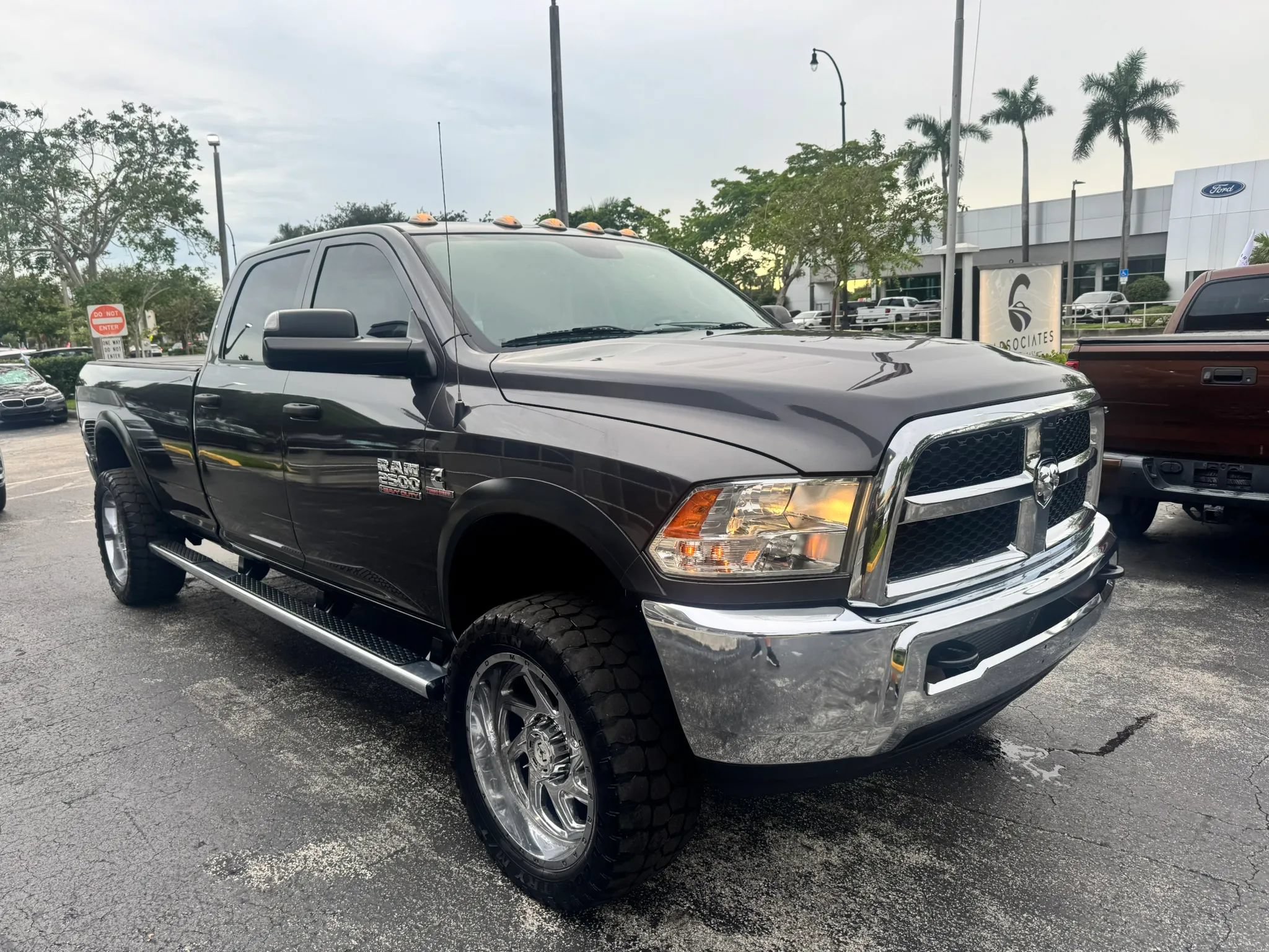 Used 2018 RAM 2500 Tradesman w/ Chrome Appearance Group AWD/4WD image 3
