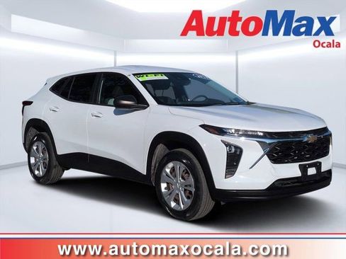Used 2024 Chevrolet Trax LS FWD image 1