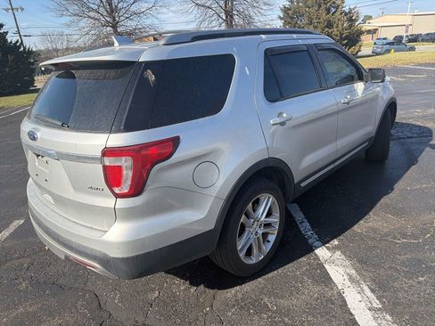 Used 2016 Ford Explorer XLT w/ Equipment Group 201A image 5