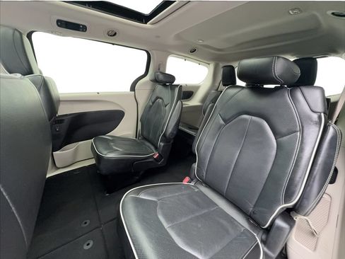 Used 2022 Chrysler Pacifica Limited FWD image 24