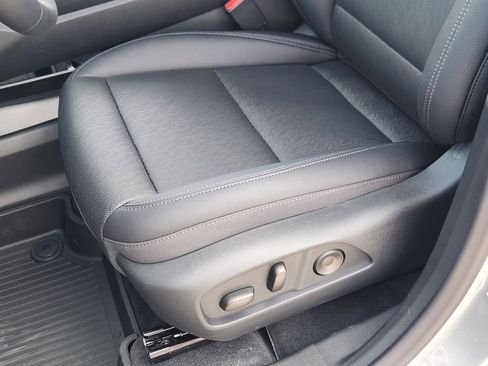 New 2026 Chevrolet Equinox LT FWD image 17