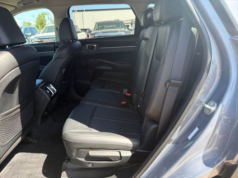 Used 2024 Kia Sorento S FWD image 13