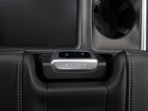 Used 2025 Ford Expedition Platinum image 28