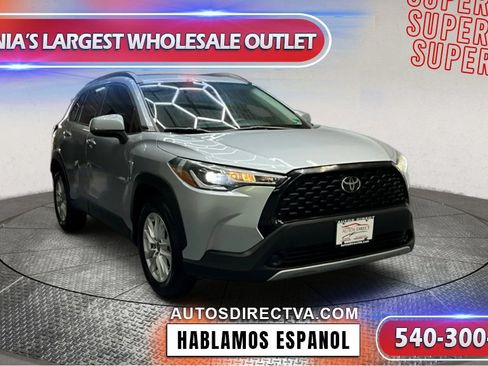 Used 2022 Toyota Corolla Cross LE image 2