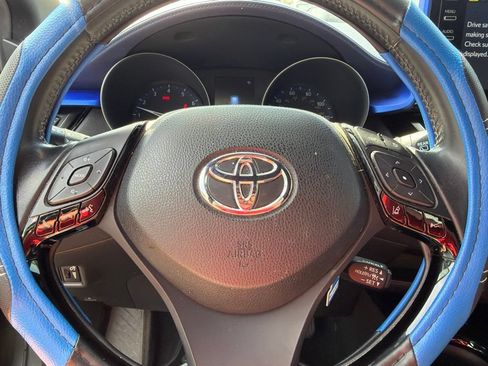 Used 2021 Toyota C-HR XLE FWD image 19