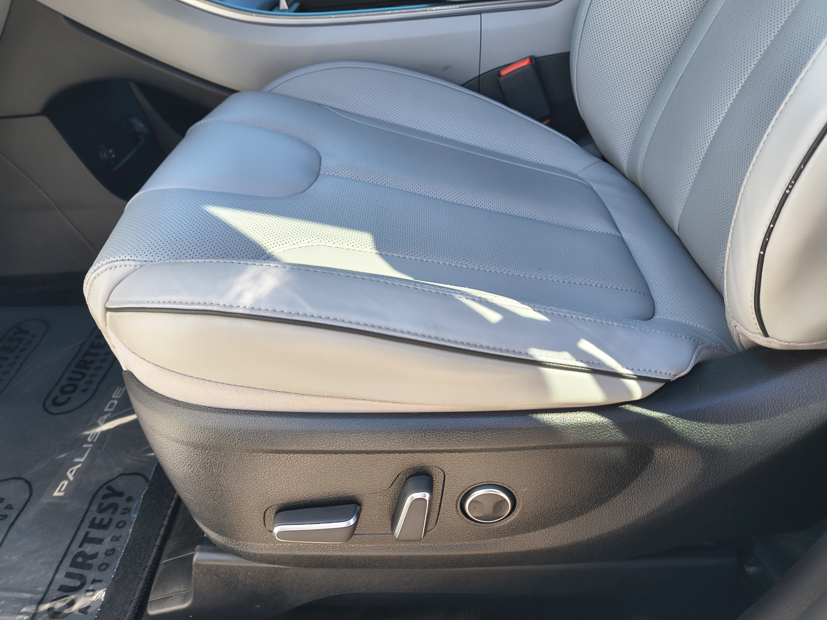 Used 2024 Hyundai Palisade SEL FWD image 13