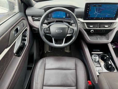 Used 2025 Ford Explorer Platinum w/ LUX Leather Package AWD/4WD image 28