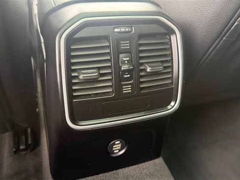 Used 2018 Porsche Macan AWD/4WD image 19