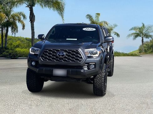 Used 2020 Toyota Tacoma TRD Off-Road w/ TRD Premium Off Road Package AWD/4WD image 7
