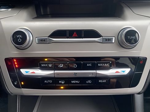 Used 2023 Ford Explorer XLT w/ Equipment Group 202A image 21