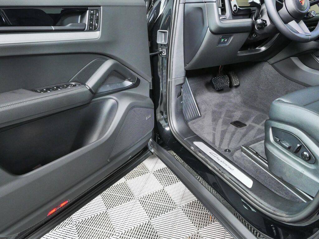 New 2026 Porsche Cayenne AWD/4WD image 8