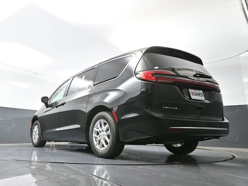 New 2026 Chrysler Pacifica Select image 51