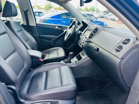 Used 2016 Volkswagen Tiguan S image 9
