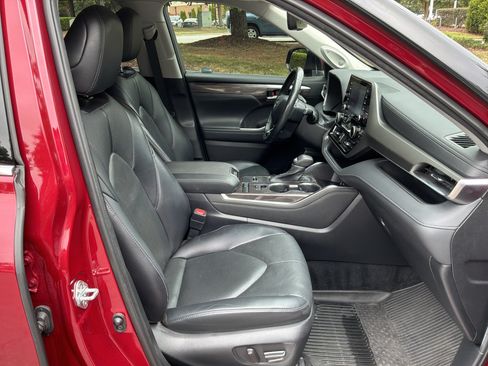Used 2022 Toyota Highlander Limited FWD image 34