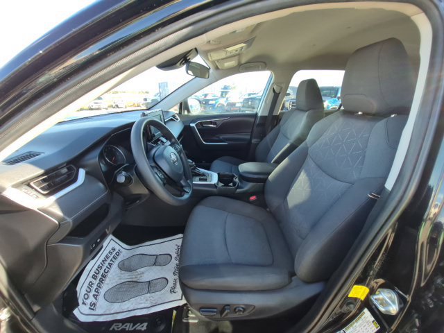 Used 2020 Toyota RAV4 XLE AWD/4WD image 10
