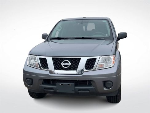 Used 2018 Nissan Frontier SV image 4