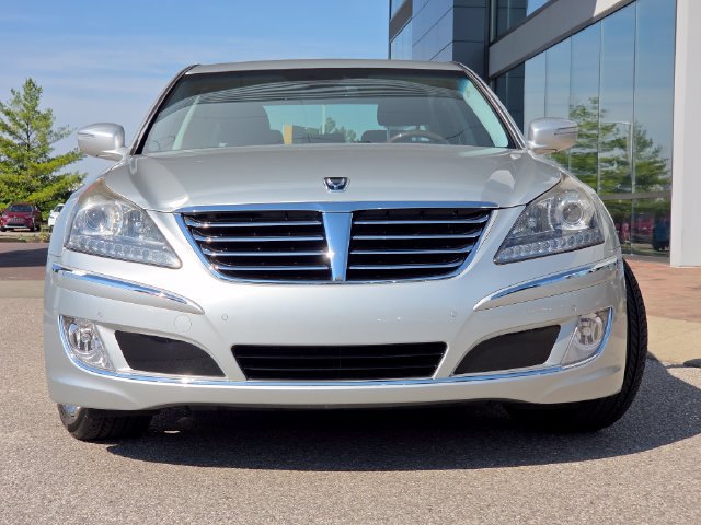 Used 2011 Hyundai Equus Signature RWD image 3