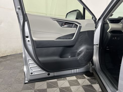 Used 2025 Toyota RAV4 XLE AWD/4WD image 14
