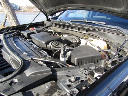 Used 2022 GMC Yukon XL SLE image 33