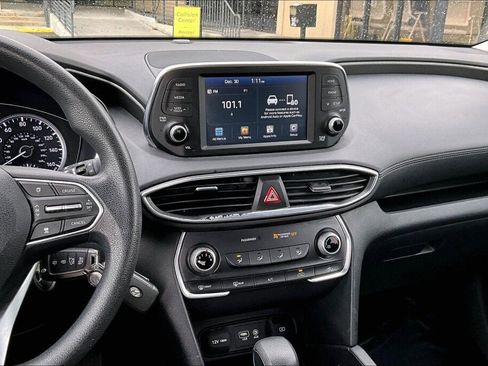 Used 2019 Hyundai Santa Fe SE image 8