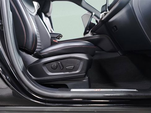 Used 2025 Ford Explorer ST-Line w/ ST-Line Street Pack image 38