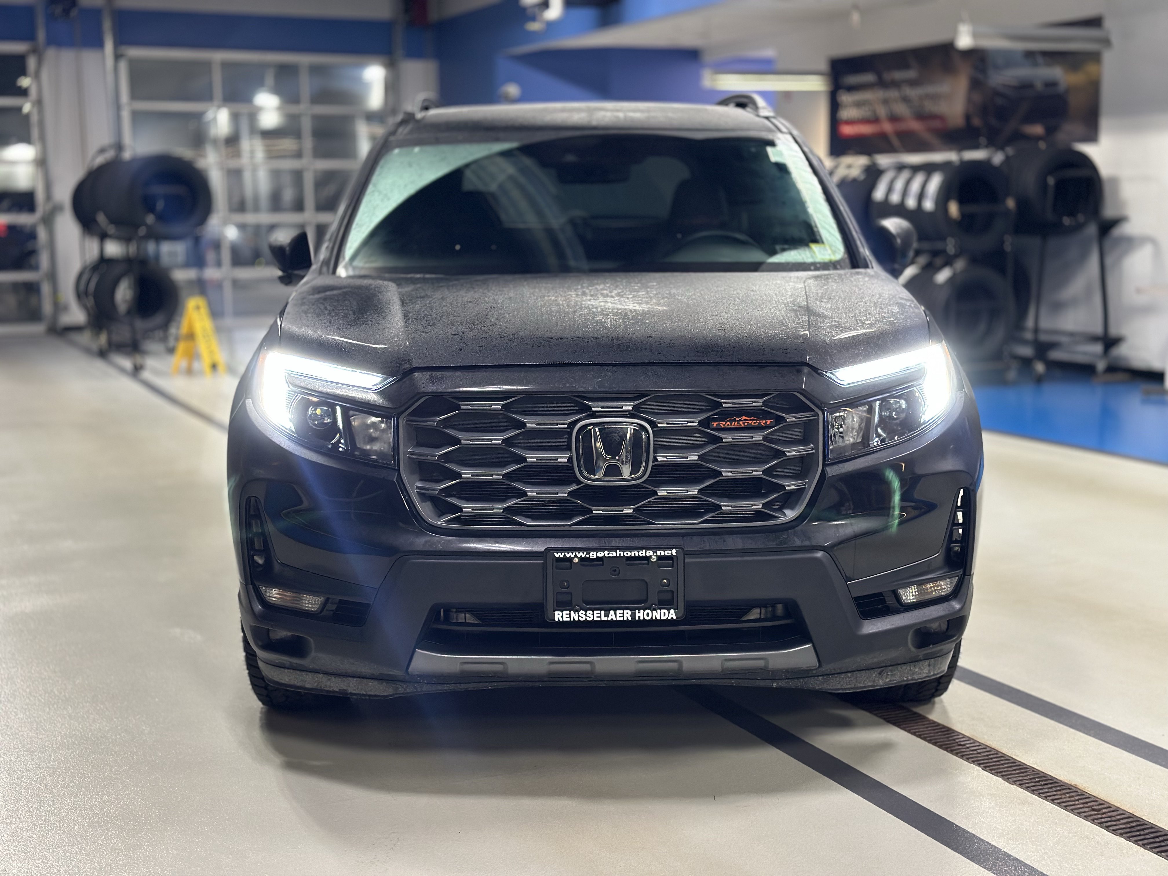 Used 2024 Honda Passport TrailSport image 2