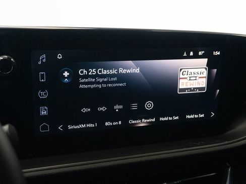 Used 2025 Buick Envista Sport Touring w/ Convenience II Package FWD image 4