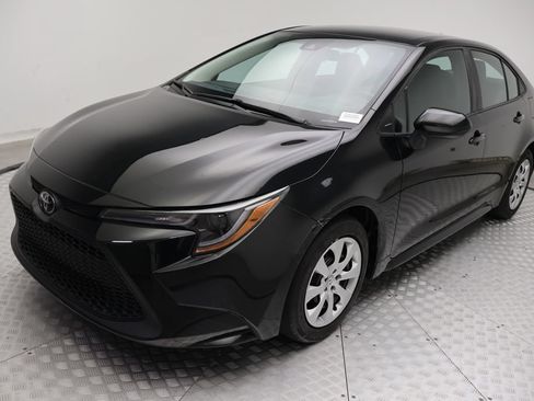 Used 2022 Toyota Corolla LE FWD image 2