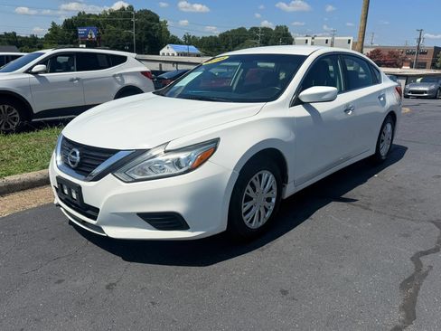Used 2016 Nissan Altima 2.5 S w/ Power Driver Seat Package FWD image 3