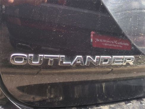 Used 2024 Mitsubishi Outlander SE Black Edition image 9