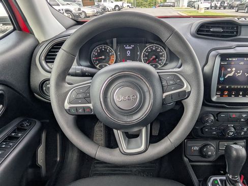 Used 2023 Jeep Renegade Latitude AWD/4WD image 15